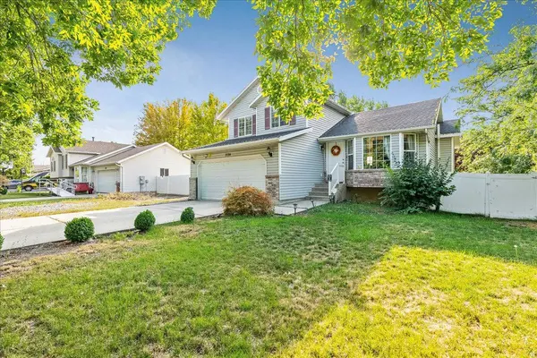 1124 S 925 W, Woods Cross, UT 84087