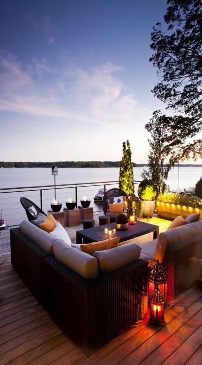 Lakefront outdoor living space at a Brighton Michigan home