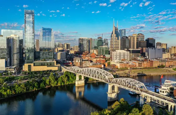 City Living vs. Acreage: What Luxury Buyers Are Choosing in Nashville