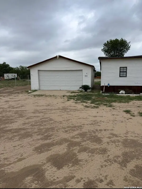 353 Duncan St, Carrizo Springs, TX 78834