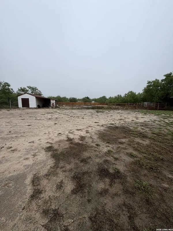 353 Duncan St, Carrizo Springs, TX 78834