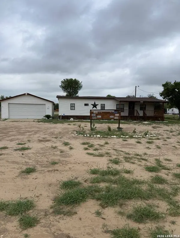 353 Duncan St, Carrizo Springs, TX 78834