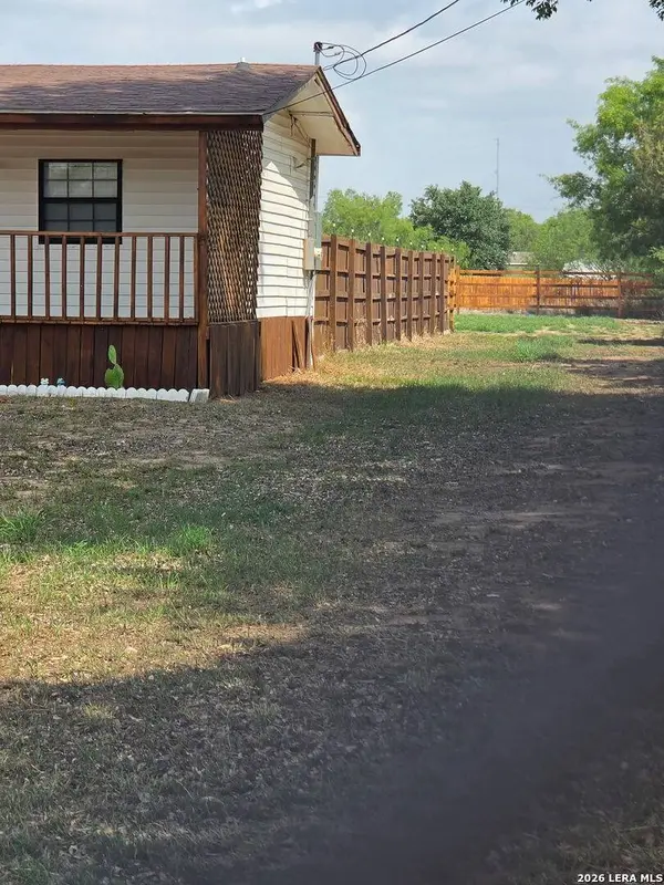 353 Duncan St, Carrizo Springs, TX 78834