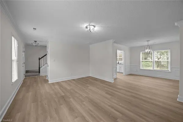 3401 Farm Lake ST, Jamestown, NC 27282