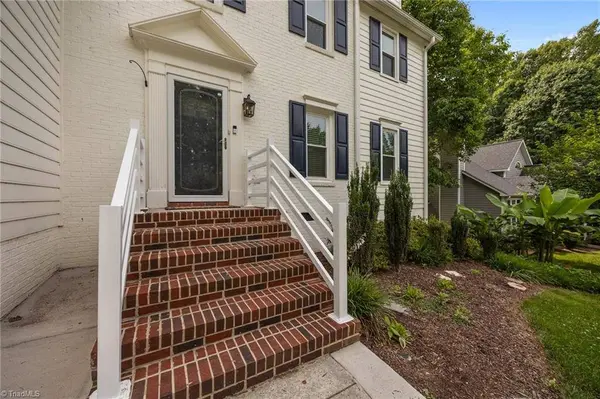 3401 Farm Lake ST, Jamestown, NC 27282