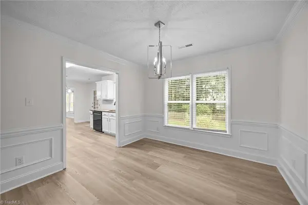 3401 Farm Lake ST, Jamestown, NC 27282