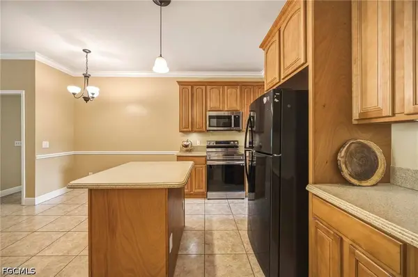 3512 SW 17th PL, Cape Coral, FL 33914