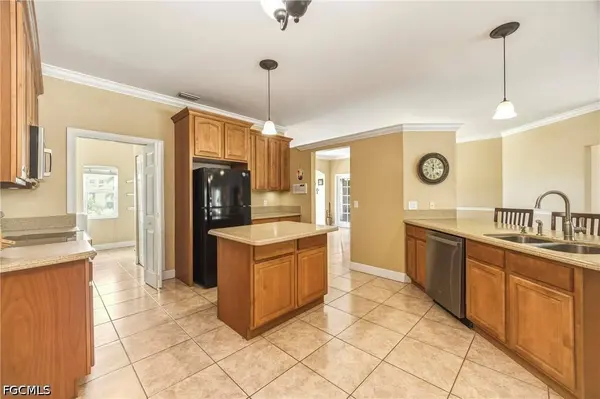 3512 SW 17th PL, Cape Coral, FL 33914