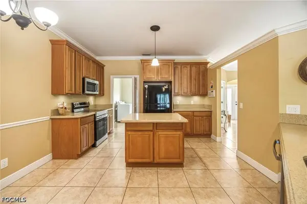 3512 SW 17th PL, Cape Coral, FL 33914