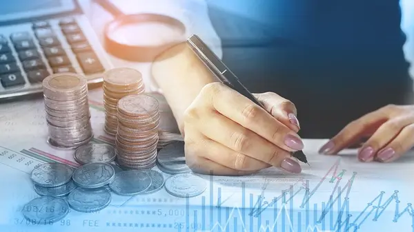 Setting the Price,Kari Davis