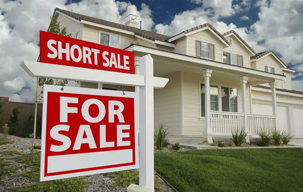 What is a Short Sale Anyway?,Kari Davis
