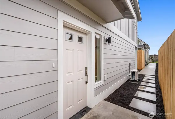 2417 Harrison AVE #C, Everett, WA 98201