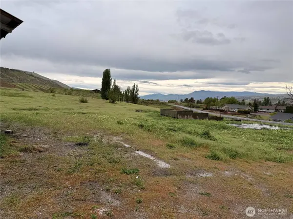 2677 W Malaga RD, Malaga, WA 98828