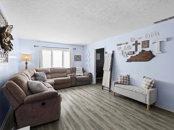 3632 War Admiral Dr, Owensboro, KY 42303