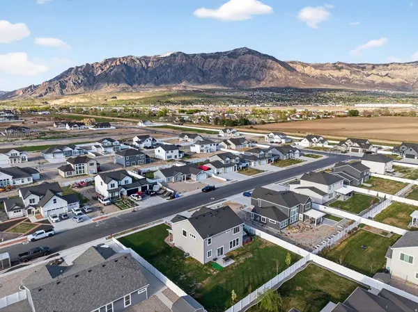 2429 W 2900 N, Farr West, UT 84404