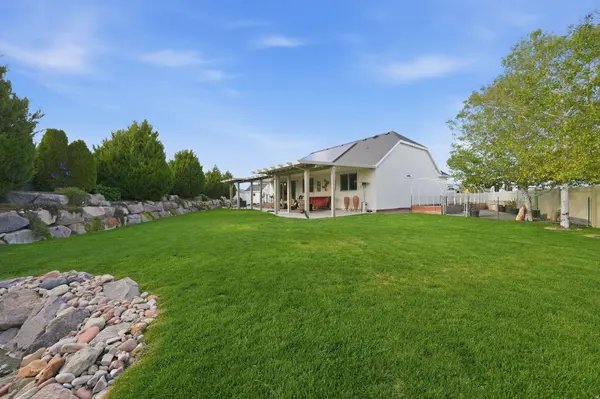 8528 S OTTER CREEK DR W, West Jordan, UT 84081
