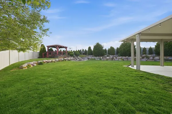 8528 S OTTER CREEK DR W, West Jordan, UT 84081
