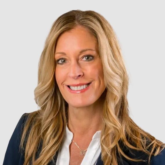 Laura's Headshot