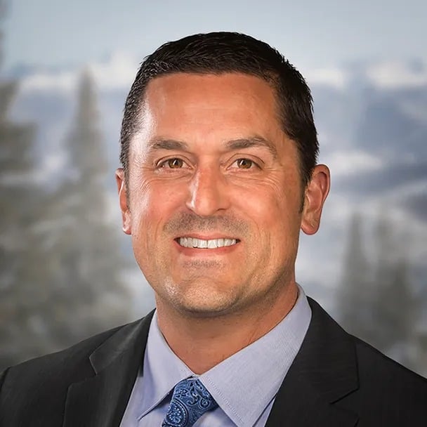 Aaron's headshot