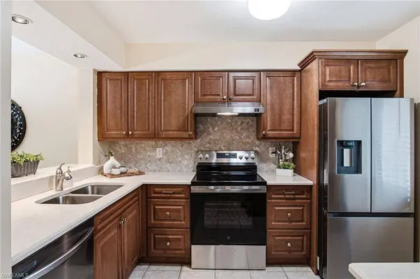 221 Fox Glen DR #2302, Naples, FL 34104