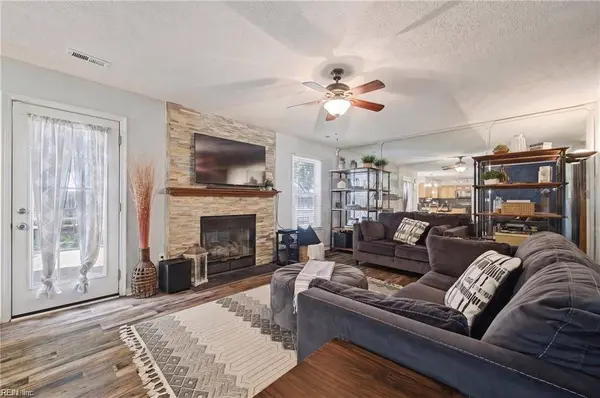 853 Yorkshire LN, Newport News, VA 23608