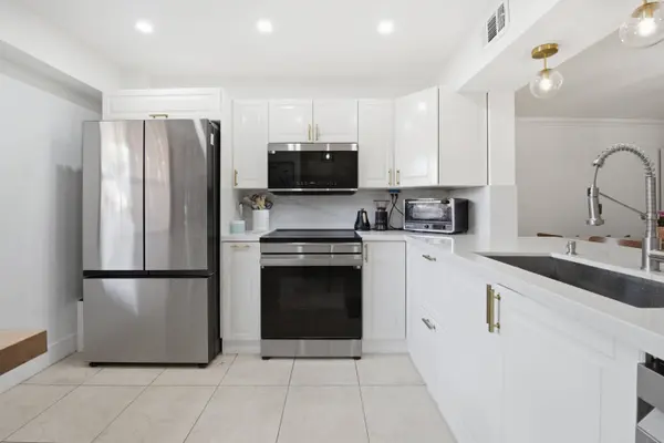 371 W Park DR #1-17, Miami, FL 33172