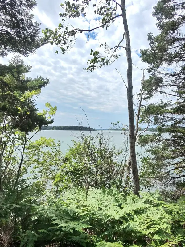 1 Sunset DR, Eastport, ME 04631