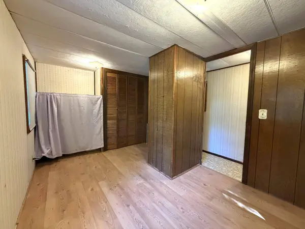 327 Middle RD, Oakland, ME 04963
