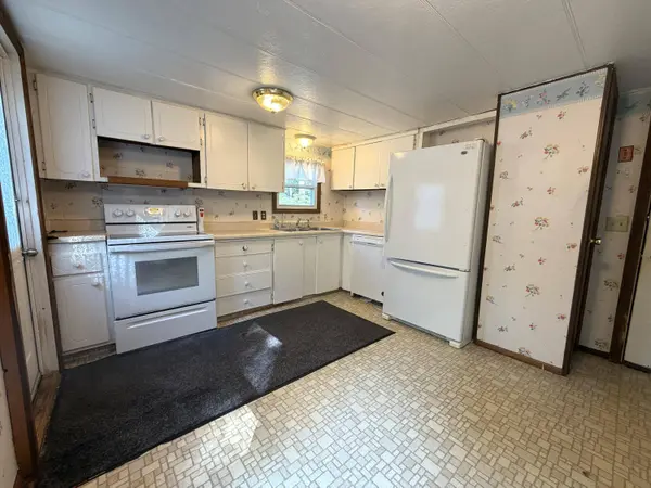 327 Middle RD, Oakland, ME 04963