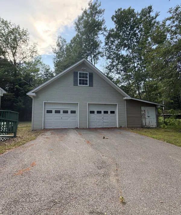 327 Middle RD, Oakland, ME 04963
