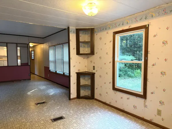 327 Middle RD, Oakland, ME 04963