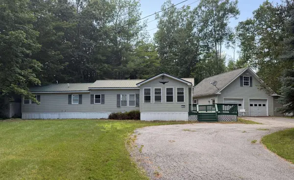 327 Middle RD, Oakland, ME 04963