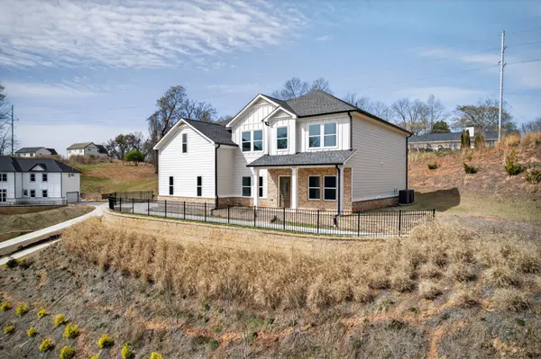 1226 Bloomsbury Ln, Gainesville, GA 30501-2872