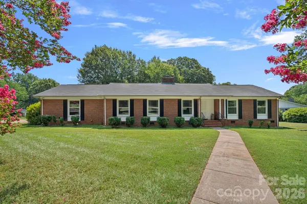 1600 Woodberry RD