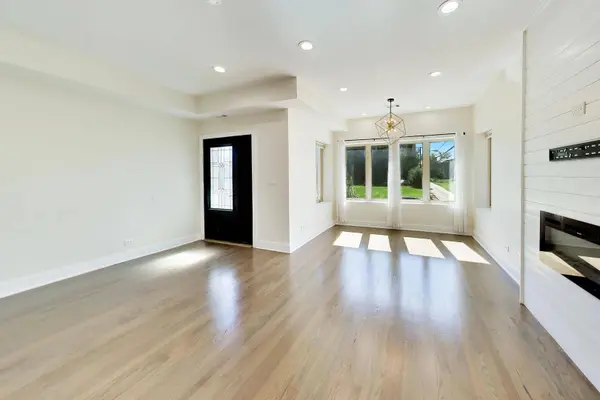 350 E 50th ST #1, Chicago, IL 60615