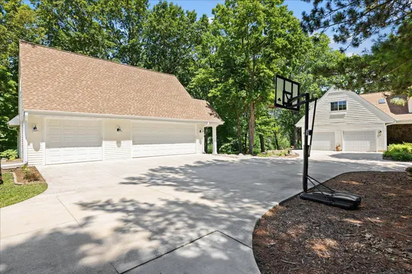 612 Nelson RD, Maple Plain, MN 55359