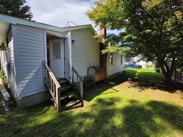 34 Flamingo RD, Rocky Point, NY 11778