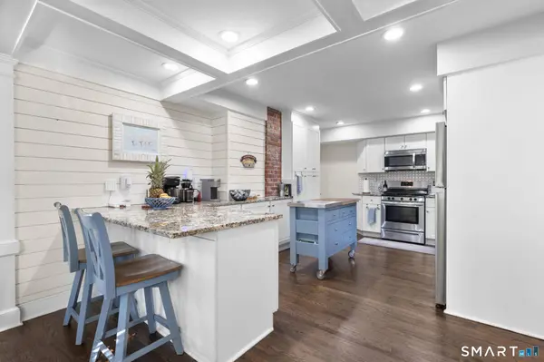 20 Bradley Avenue, Branford, CT 06405