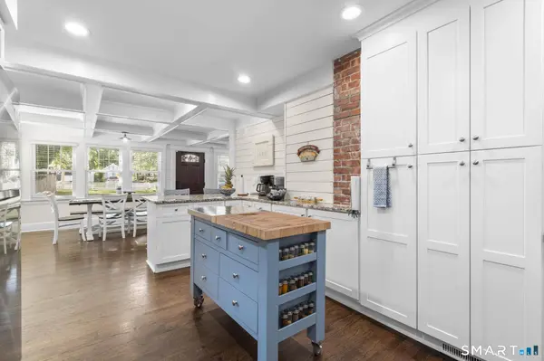 20 Bradley Avenue, Branford, CT 06405