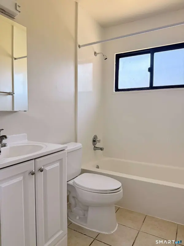 44 Montoya Circle, Branford, CT 06405