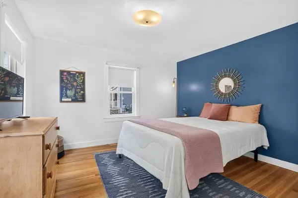 54 Quarry St, Quincy, MA 02169