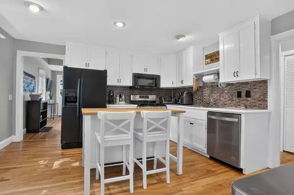 54 Quarry St, Quincy, MA 02169