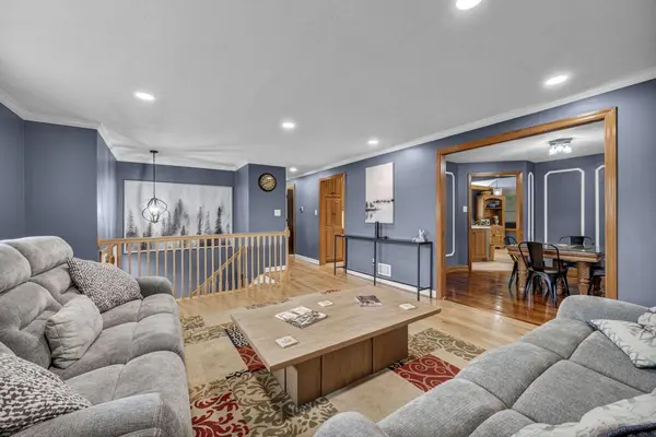45 Florence DR, Green Tree, PA 15220