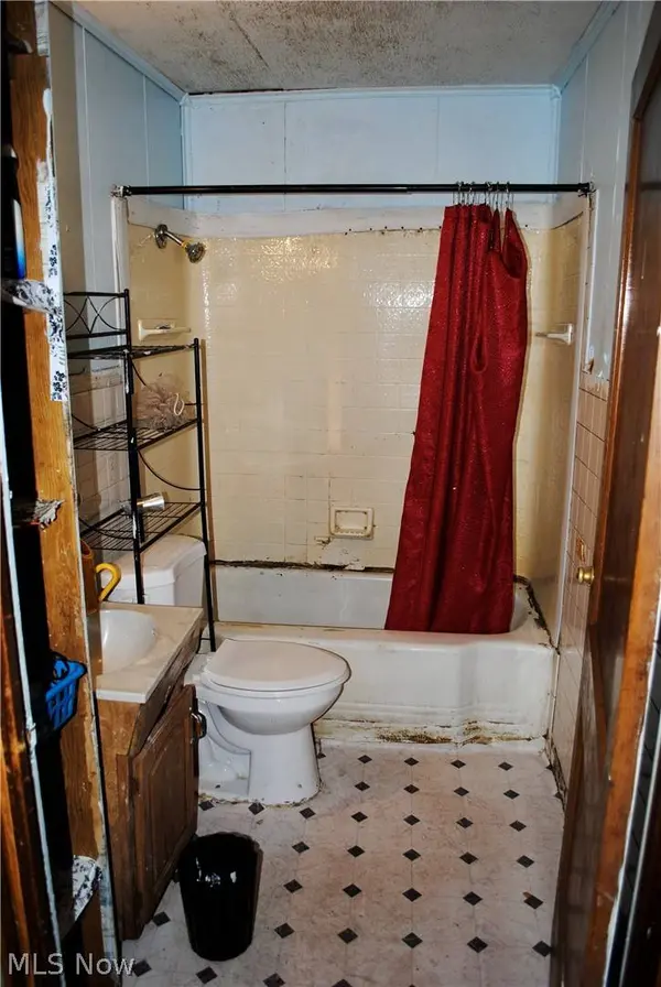 3775 Highland RD, Cleveland, OH 44111