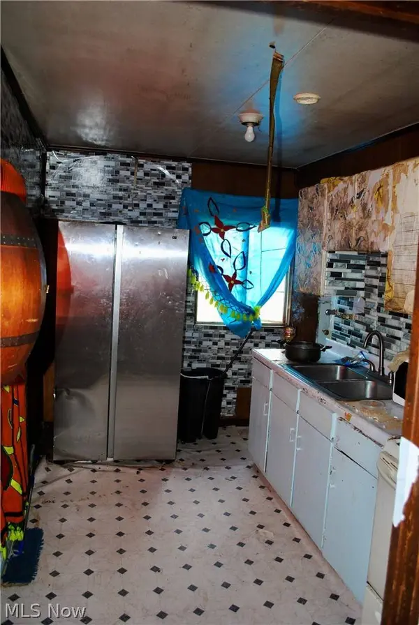 3775 Highland RD, Cleveland, OH 44111