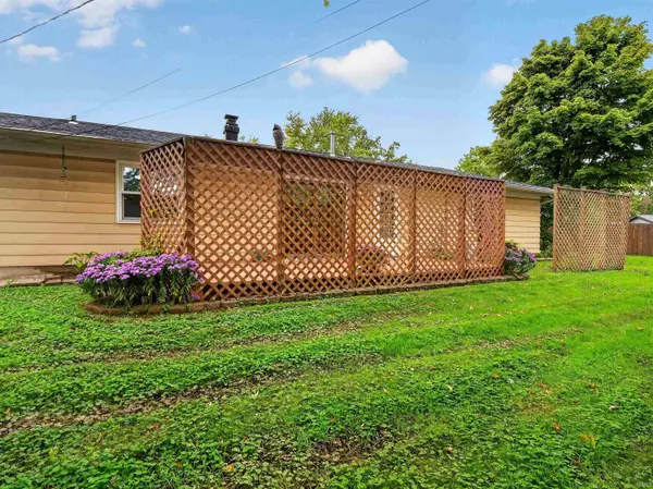 2215 Bryant CT, Fort Wayne, IN 46819-1621