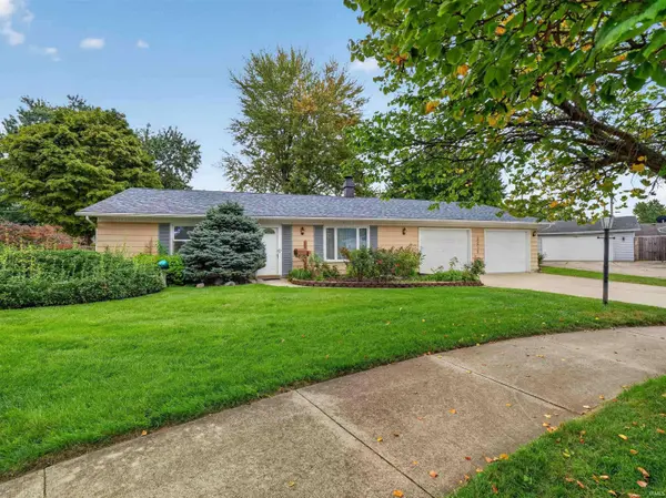 2215 Bryant CT, Fort Wayne, IN 46819-1621
