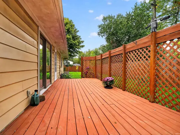 2215 Bryant CT, Fort Wayne, IN 46819-1621