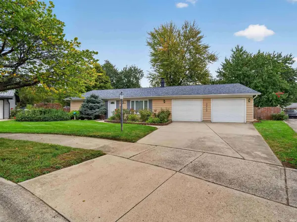 2215 Bryant CT, Fort Wayne, IN 46819-1621