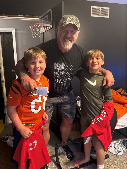 Al Hooper with kids